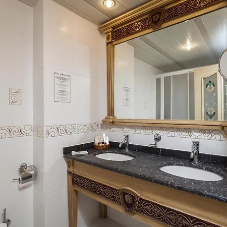 Hotel Larina 5*